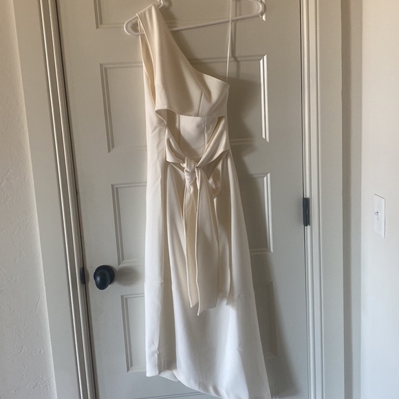 White Dress (never worn) - Picture 3 of 5